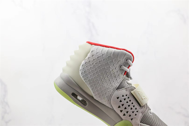 NIKE AIR YEEZY 2 PURE PLATINUM Wolf Grey mens 508214-010