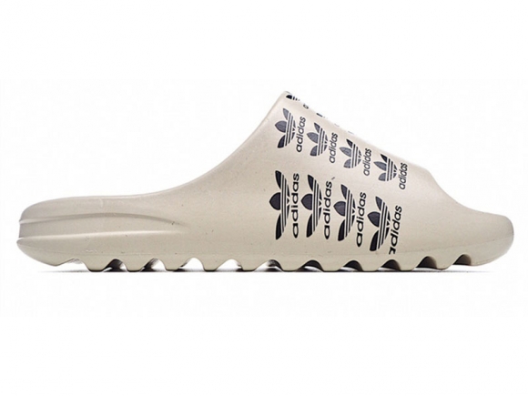 Yeezy Slides Adidas Logo 