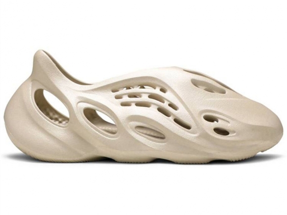 Yeezy Foam Runner Sand 