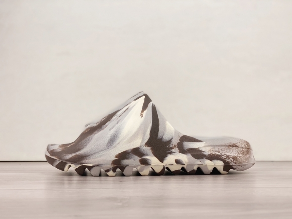 Kanye West x Adidas Yeezy Slide Bone