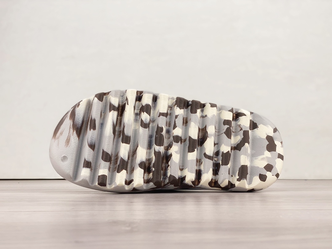 Kanye West x Adidas Yeezy Slide Bone