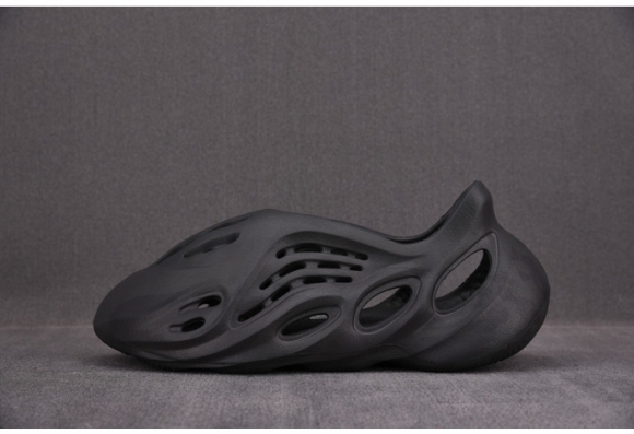 Adidas Yeezy Foam Runner Onyx 